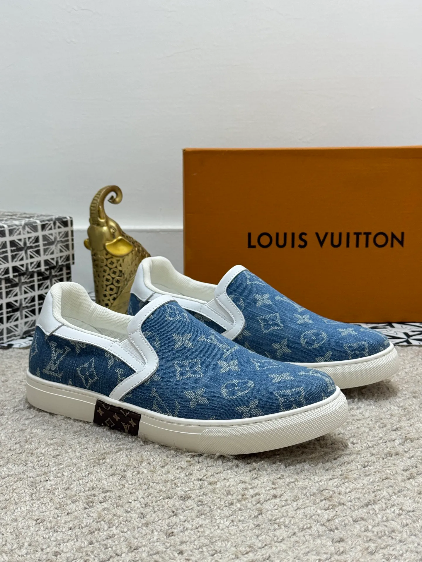 Men's shoes 💰380 [New style] 🌂🌂Top original order - Louis Vuitton®️ Trendy and fashionable yet low-key men's casual shoes, uppers made of LV special canvas presbyopia, comfortable and breathable, mesh lining, original rubber outsole, 2 colors optional ~ a must-have for stylish men. Size: 38-44 (45 customized